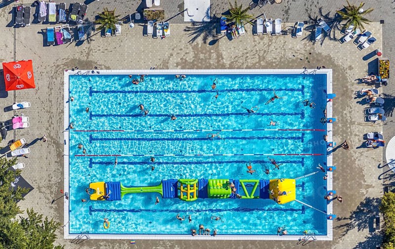 Aerial view, adventure pool, Aqua Spa and Aqua Fun Soest, outdoor pool, bathers, Soest, Soester Börde, North Rhine-Westphalia, Germany, DE, Europe, birds-eyes view, aerial view, aerial photography, aerial photography, overview, overview, bird's eye view, corona distance, keeping distance, swimming pool with Suan, sauna park, swimming pool, swimmer, blue water, sunbathing lawn, parasols