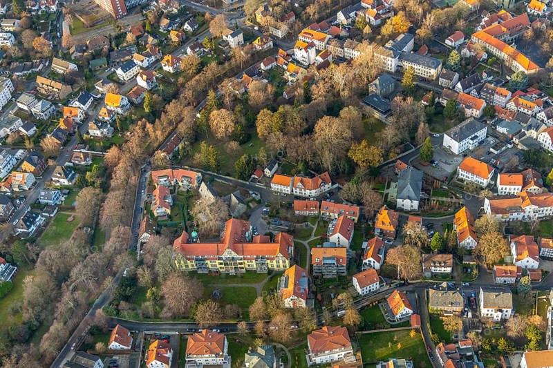 Aerial view, Bergenthalpark, Spital Physio, Soest, Soester Börde, North Rhine-Westphalia, Germany, DE, Daelengasse, Europe, health care, green area, paediatric practice, clinic, aerial view, aerial photography, aerial photography, medical facility, medical assistance, emergency service, Nöttenstraße, park, overview, bird's-eye view, overview, medical care
