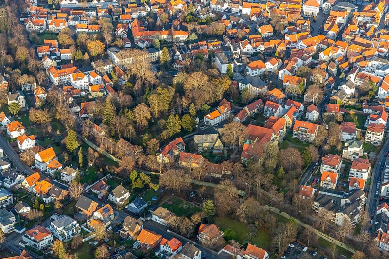 Aerial view, Bergenthalpark, Spital Physio, Soest, Soester Börde, North Rhine-Westphalia, Germany, DE, Daelengasse, Europe, health care, green area, paediatric practice, clinic, aerial view, aerial photography, aerial photography, medical facility, medical assistance, emergency service, Nöttenstraße, park, overview, bird's-eye view, overview, medical care