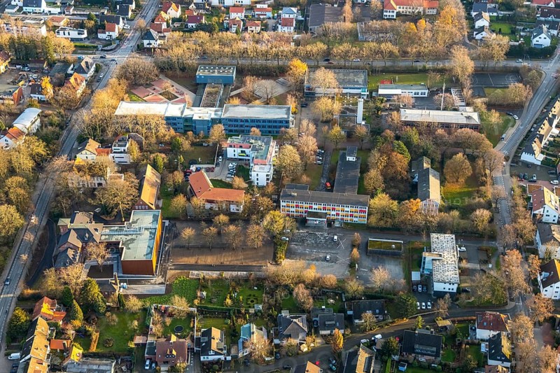 Aerial view, construction site extension Niederbergheimer Straße 24, former agricultural school, new location district archive, city archive Soest and city archaeology Soest, Hansa-Realschule Soest, city administration town hall II, Soest, Soester Börde, North Rhine-Westphalia, Germany, extension, archive, construction work, construction vehicles, construction area, construction site, building plots, construction crane, construction measure, construction project, construction site, authority, education, educational institution, DE, monument protection, Europe, property tax, real estate, educational institute, aerial view, aerial photography, aerial photography, new building, Niederbergheimer Straße, town hall, school, city archive, city administration, Troyesweg, overview, bird's-eye view, Windmühlenweg, birds-eyes view, heritage-protected building, overview