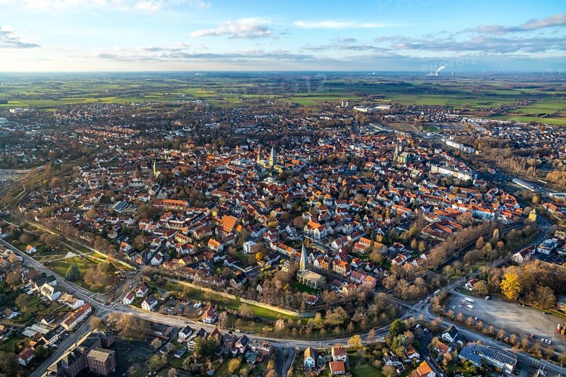 Aerial view, city centre view, old town, Wallstraßen, protestant church Sankt Maria zur Wiese, St. Petri Alde Kerke, St. Patrokli-Dom, Sankt Pauli Kirche, St. Albertus-Magnus-Kirche, Soest, Soester Börde, North Rhine-Westphalia, Germany, place of worship, DE, cathedral, Europe, distant view, religious community, place of worship, holy place, church, parish, denomination, aerial view, aerial photography, aerial photography, religion, religious site, overview, bird's-eye view, overview