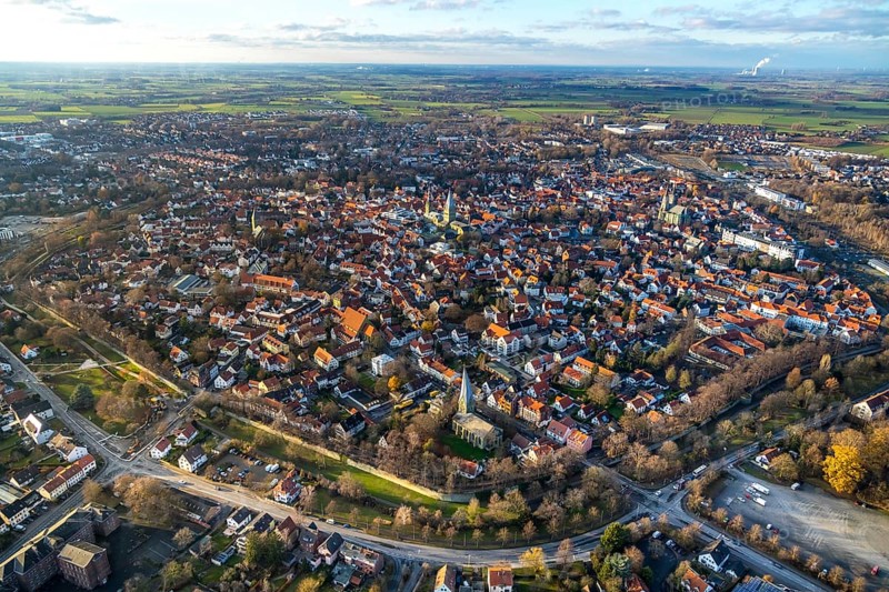 Aerial view, city centre view, old town, Wallstraßen, protestant church Sankt Maria zur Wiese, St. Petri Alde Kerke, St. Patrokli-Dom, Sankt Pauli Kirche, St. Albertus-Magnus-Kirche, Soest, Soester Börde, North Rhine-Westphalia, Germany, place of worship, DE, cathedral, Europe, distant view, religious community, place of worship, holy place, church, parish, denomination, aerial view, aerial photography, aerial photography, religion, religious site, overview, bird's-eye view, overview