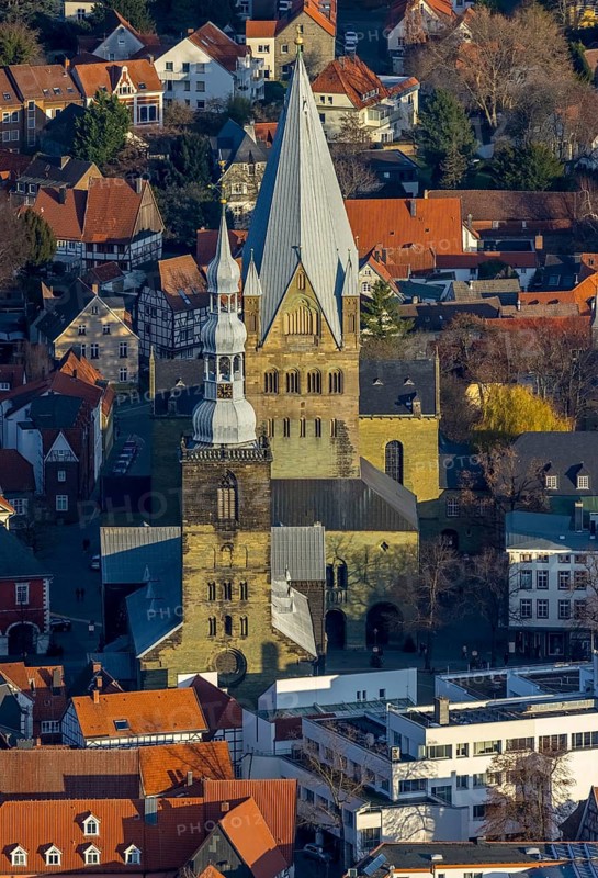 Aerial view, city centre view, old town, St. Petri Church Alde Kerke, St. Patrokli Cathedral, Soest, Soester Börde, North Rhine-Westphalia, Germany, place of worship, city, DE, cathedral, cathedral square, Europe, religious community, place of worship, property tax, real estate, church, parish, denomination, aerial view, aerial photography, aerial photography, Petrikirchhof, religion, overview, bird's-eye view, bird's-eye view, catholic church, overview, red roofs, red house roofs