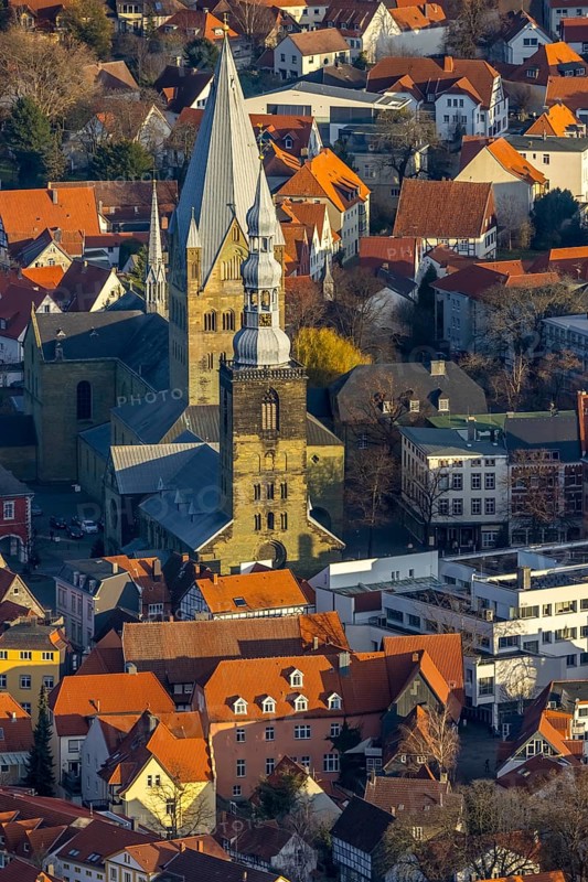 Aerial view, city centre view, old town, St. Petri Church Alde Kerke, St. Patrokli Cathedral, Soest, Soester Börde, North Rhine-Westphalia, Germany, place of worship, city, DE, cathedral, cathedral square, Europe, religious community, place of worship, property tax, real estate, church, parish, denomination, aerial view, aerial photography, aerial photography, Petrikirchhof, religion, overview, bird's-eye view, bird's-eye view, catholic church, overview, red roofs, red house roofs