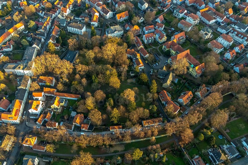 Aerial view, Bergenthalpark, Spital Physio, Soest, Soester Börde, North Rhine-Westphalia, Germany, DE, Daelengasse, Europe, health care, green area, paediatric practice, clinic, aerial view, aerial photography, aerial photography, medical facility, medical assistance, emergency service, Nöttenstraße, park, overview, bird's-eye view, overview, medical care