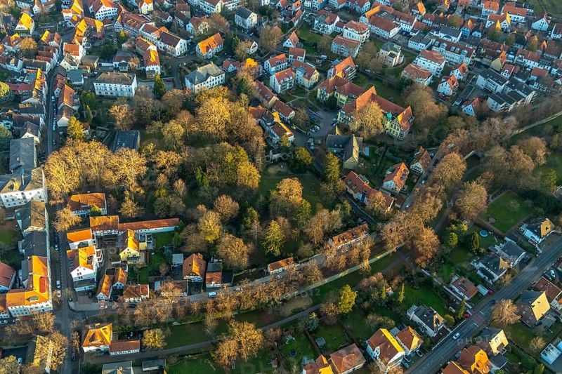 Aerial view, Bergenthalpark, Spital Physio, Soest, Soester Börde, North Rhine-Westphalia, Germany, DE, Daelengasse, Europe, health care, green area, paediatric practice, clinic, aerial view, aerial photography, aerial photography, medical facility, medical assistance, emergency service, Nöttenstraße, park, overview, bird's-eye view, overview, medical care