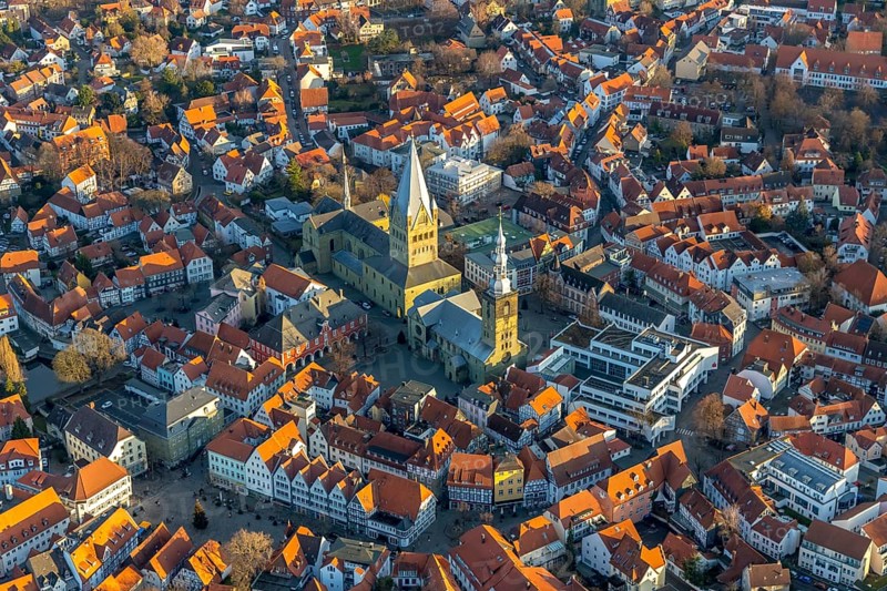 Aerial view, city centre view, old town, St. Petri Church Alde Kerke, St. Patrokli Cathedral, Soest, Soester Börde, North Rhine-Westphalia, Germany, place of worship, city, DE, cathedral, cathedral square, Europe, religious community, place of worship, property tax, real estate, church, parish, denomination, aerial view, aerial photography, aerial photography, Petrikirchhof, religion, overview, bird's-eye view, bird's-eye view, catholic church, overview, red roofs, red house roofs