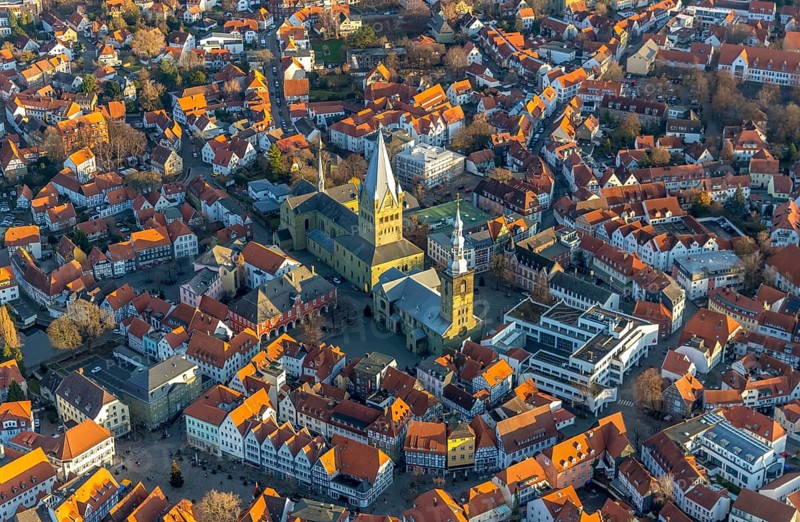 Aerial view, city centre view, old town, St. Petri Church Alde Kerke, St. Patrokli Cathedral, Soest, Soester Börde, North Rhine-Westphalia, Germany, place of worship, city, DE, cathedral, cathedral square, Europe, religious community, place of worship, property tax, real estate, church, parish, denomination, aerial view, aerial photography, aerial photography, Petrikirchhof, religion, overview, bird's-eye view, bird's-eye view, catholic church, overview, red roofs, red house roofs