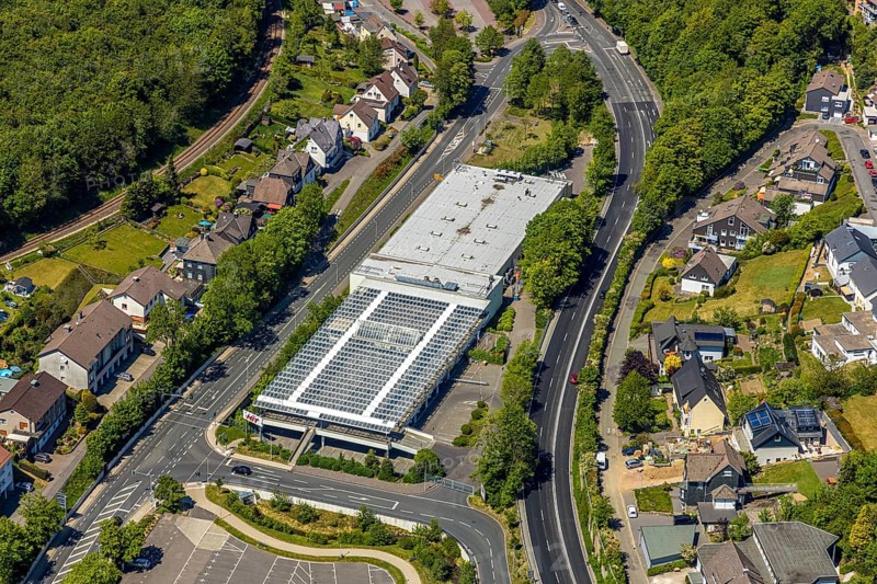 Aerial view, shopping centre HIT Handelsgruppe GmbH, Meinerzhagen, Märkischer Kreis, Sauerland, North Rhine-Westphalia, Germany, federal road B54, DE, shopping markets, shopping place, shopping centre, Europe, aerial view, aerial photography, aerial photography, local supply centre, supermarket, overview, bird's eye view, Volmestraße, birds-eyes view, overview