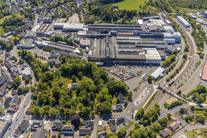 Aerial view, OTTO FUCHS metal processing company, Meinerzhagen railway station, Meinerzhagen, Märkischer Kreis, Sauerland, North Rhine-Westphalia, Germany, railway station, DE, Deutsche Bahn AG, Europe, commercial enterprises, commercial area, commercial park, commercial location, commercial use, industrial area, industrial location, aerial photograph, aerial photography, aerial photography, overview, bird's-eye view, bird's-eye view, overview