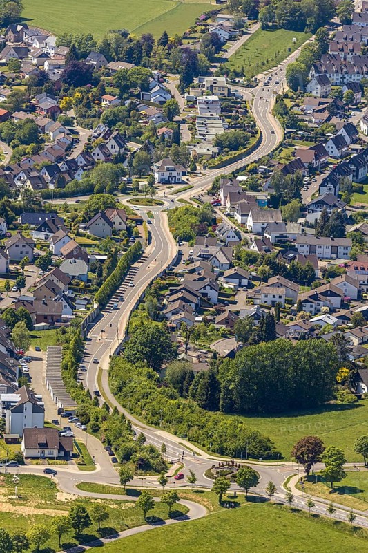 Aerial view, Fumberg Straße, Meinerzhagen, Märkischer Kreis, Sauerland, North Rhine-Westphalia, Germany, DE, Europe, property tax, real estate, roundabout, aerial view, aerial photography, aerial photography, overview, bird's-eye view, housing estate, housing and living, residential area, residential buildings, housing quality, housing estate, birds-eyes view, overview