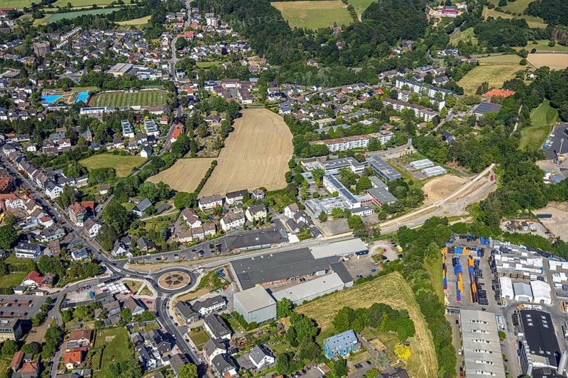 Aerial view, local view Niedersprockhövel, bypass road L70n between main road and Wuppertaler Straße, construction site and new roundabout, Sprockhövel, Ruhr area, North Rhine-Westphalia, Germany, DE, Ennepe-Ruhr-Kreis, Europe, property tax, aerial view, aerial photography, aerial photography, overview, bird's-eye view, housing estate, living and living, residential area, residential buildings, quality of living, housing estate, birds-eyes view, overview
