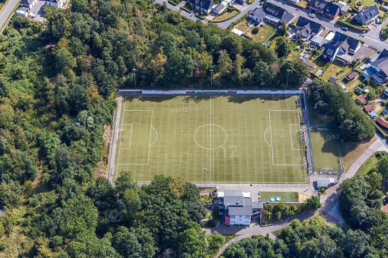 Aerial view, sports field, Huckenohl stadium, Menden, Sauerland, Märkischer Kreis, North Rhine-Westphalia, Germany, DE, Europe, football field, football stadium, Catholic kindergarten Heilig Kreuz, kindergarten, nursery, crèche, day nursery, day care centre, day care centre, athletics stadium, aerial view, aerial photography, aerial photography, Oesberner Weg, sports, sports facilities, sports facility, stadium, overview, bird's eye view, birds-eyes view, overview