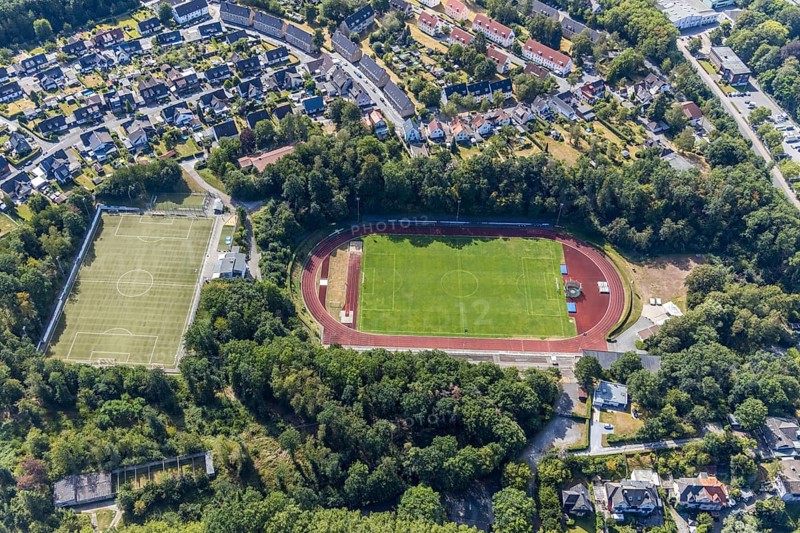 Aerial view, sports field, Huckenohl stadium, Menden, Sauerland, Märkischer Kreis, North Rhine-Westphalia, Germany, DE, Europe, football field, football stadium, Catholic kindergarten Heilig Kreuz, kindergarten, nursery, crèche, day nursery, day care centre, day care centre, athletics stadium, aerial view, aerial photography, aerial photography, Oesberner Weg, sports, sports facilities, sports facility, stadium, overview, bird's eye view, birds-eyes view, overview