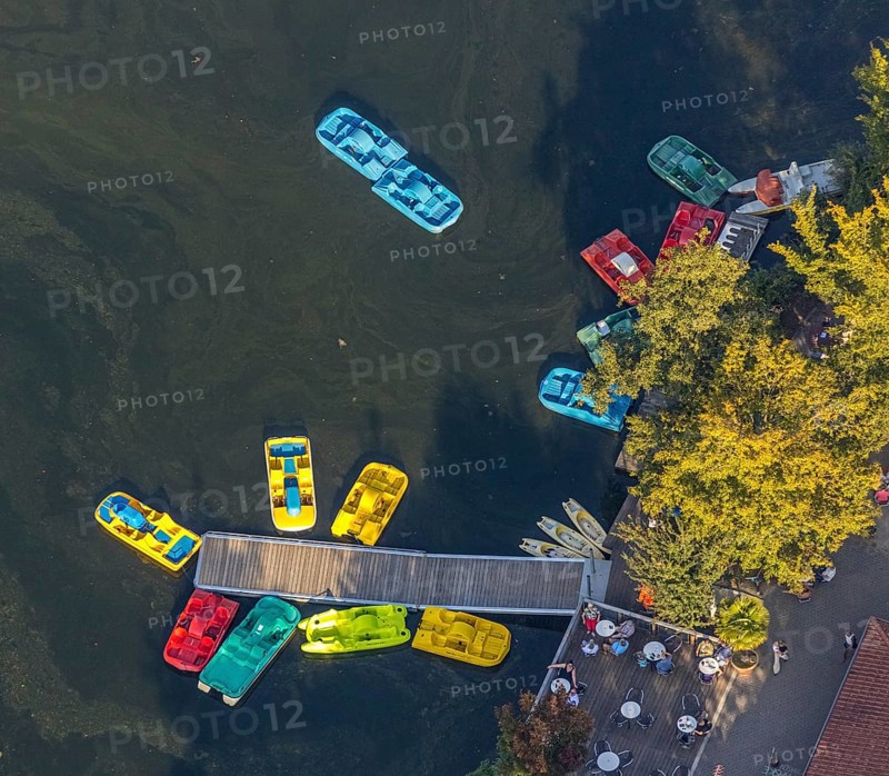 Aerial view, Alberssee, boat landing stage, pedal boats, Rebbeke, Lippstadt, Soest district, North Rhine-Westphalia, Germany, bathing lake, boats, boat ramp, boat hire, DE, Europe, leisure, leisure facility, leisure area, leisure pool, leisure activities, leisure enjoyment, Soest district book, Soest district book, aerial photograph, aerial photography, aerial photography, lake, overview, bird's-eye view, bird's-eye view, overview