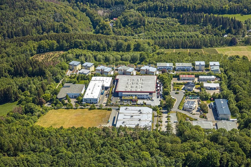 Aerial view, commercial area Baukloh, residential area Am Schäferland, Lüdenscheid, Märkischer Kreis, Sauerland, North Rhine-Westphalia, Germany, DE, Europe, commercial enterprises, commercial area, commercial location, commercial use, property tax, real estate, industrial area, aerial photograph, aerial photography, aerial photography, overview, bird's-eye view, forest area, residential area, living and life, residential area, residential buildings, residential quality, residential neighbourhood, housing estate, birds-eyes view, overview