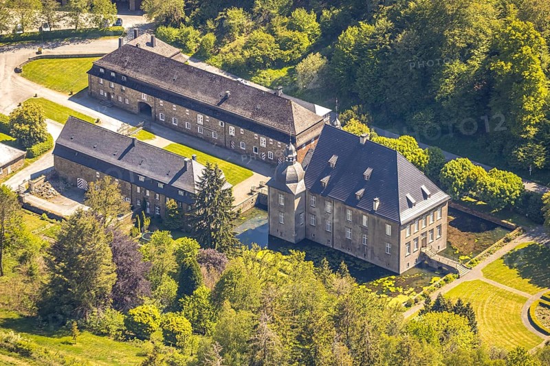 Aerial view, Neuenhof Castle, castle garden, Elspetal, Lüdenscheid, Märkischer Kreis, Sauerland, North Rhine-Westphalia, Germany, architectural monument, castle courtyard, DE, Europe, manor house, manorial building, courtyard complex, aerial photograph, aerial photography, Neuenhofer Straße, castle, castle complex, castle park, overview, bird's-eye view, wooded area, moated castle, moated castle, bird's-eye view, overview