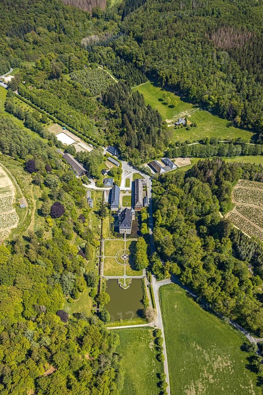 Aerial view, Neuenhof Castle, castle garden, Elspetal, Lüdenscheid, Märkischer Kreis, Sauerland, North Rhine-Westphalia, Germany, architectural monument, castle courtyard, DE, Europe, manor house, manorial building, courtyard complex, aerial photograph, aerial photography, Neuenhofer Straße, castle, castle complex, castle park, overview, bird's-eye view, wooded area, moated castle, moated castle, bird's-eye view, overview
