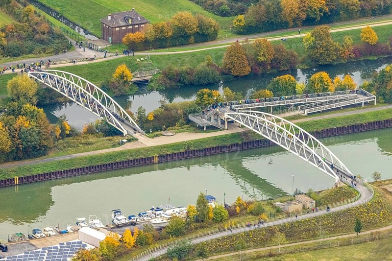 Aerial photo, thousands of spectators watched with great interest as the Gersteinwerk chimney was blown up half an hour late. The 282 metre high RWE chimney fell exactly into the prepared gravel bed. City limits of Werne, Hamm North Rhine-Westphalia, Germany