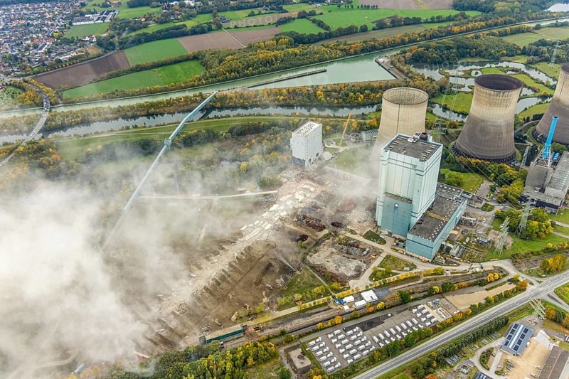 Aerial photo, thousands of spectators watched with great interest as the Gersteinwerk chimney was blown up half an hour late. The 282 metre high RWE chimney fell exactly into the prepared gravel bed. City limits of Werne, Hamm North Rhine-Westphalia, Germany