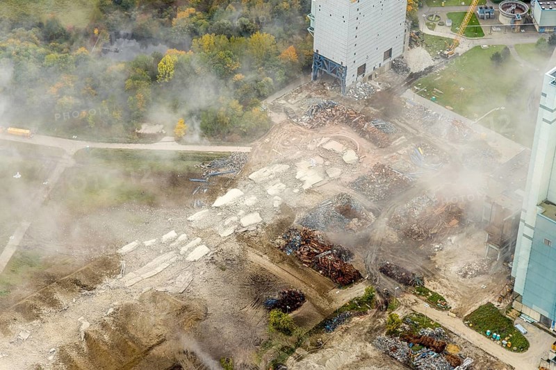 Aerial photo, thousands of spectators watched with great interest as the Gersteinwerk chimney was blown up half an hour late. The 282 metre high RWE chimney fell exactly into the prepared gravel bed. City limits of Werne, Hamm North Rhine-Westphalia, Germany