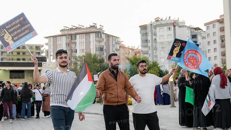 Gaziantep, Türkiye – October 11, 2025: Children and women wearing keffiyehs and carrying Palestinian flags and banners in support of Gaza participate in a massive rally following the announcement of a ceasefire, the withdrawal of Israeli forces, and a prisoner exchange between Hamas and Israel, Gaziantep, Türkiye