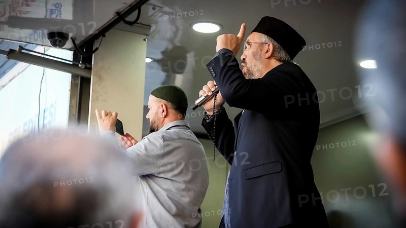 Gaziantep, Türkiye – October 11, 2025: Renowned Turkish Islamic scholar and preacher Dr. Ihsan Senocak participates in a pro-Gaza march following the announcement of a ceasefire, the withdrawal of Israeli forces from the Gaza Strip, and a prisoner exchange between Hamas and Israel. Thousands joined the demonstration to show solidarity with Palestinians in Gaza, Gaziantep, Türkiye