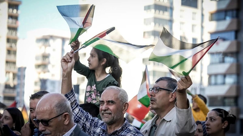 Gaziantep, Türkiye – October 11, 2025: Thousands of Turkish citizens take part in a large demonstration in solidarity with Palestinians in Gaza, following the announcement of a ceasefire, the withdrawal of Israeli forces from the Gaza Strip, and the mutual release of prisoners from both sides, Gaziantep, Türkiye