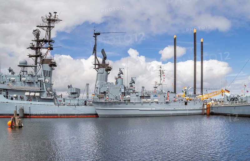 Anchoring warships seen in Northern Germany
