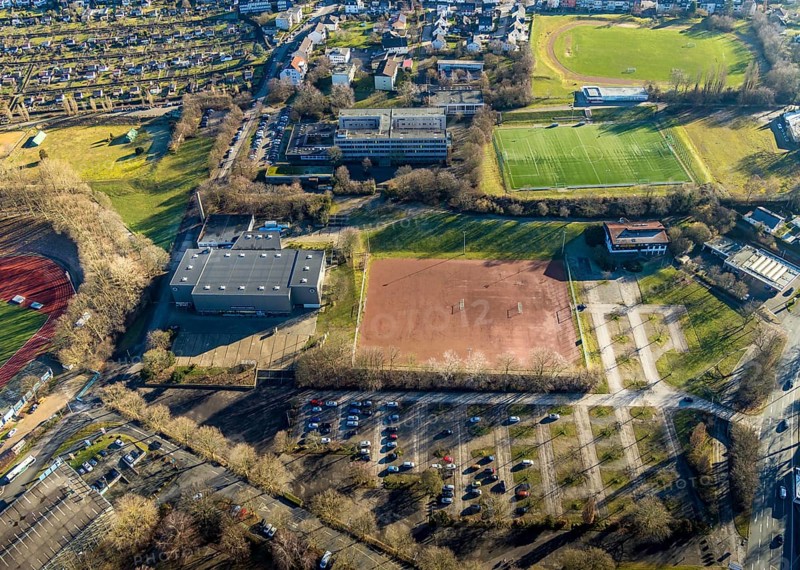 Aerial photo, Ischelandhalle, sports facility, Theodor-Heuss-Gymnasium, Hagen, Ruhr area, North Rhine-Westphalia, Germany, education, educational institution, DE, Europe, grammar school, Humpertstraße, teaching institute, aerial photo, aerial photography, aerial photography, school, sports, sports facilities, sports field, sports facility, overview, bird's-eye view, overview