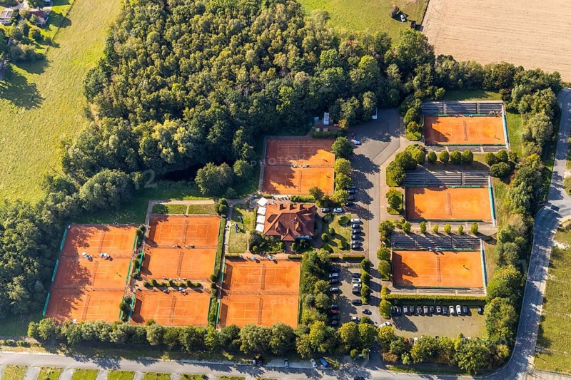 Aerial photo, tennis courts, tennis club TC Blau-Weiß Halle, Oldendorf, Halle, Ostwestfalen-Lippe, OWL, North Rhine-Westphalia, Germany, DE, Europe, aerial photo, aerial photography, aerial photography, OWL book, OWL book, Ostwestfalenbuch, sport, tennis, tennis facility, tennis halls, tennis club, overview, bird's-eye view, Weststraße, birds-eyes view, overview