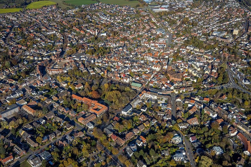Aerial view, Old Town, Haltern Town Hall, St. Sixtus Church, historical buildings, Kardinal-von-Galen-Park, Siebenteufelsturm, Haltern am See, Ruhr area, North Rhine-Westphalia, Germany, Altstadtring, place of worship, authority, City, DE, Dr.-Conrads-Straße, ice rink, Europe, religious community, place of worship, property tax, holy place, real estate, city centre, church, parish, denomination, aerial view, aerial photography, aerial view, park, Haltern police station, town hall, religion, religious site, townscape, city area, city administration, city centre, tower, overview, bird's-eye view, Wall streets, residential area, living and life, residential area, residential buildings, quality of life, birds-eyes view, historic old town, historic landmark, overview, autumn, autumn leaves, golden October, autumnal