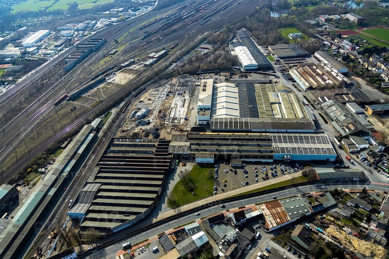 Aerial view, construction site on the WDI site between the railway embankment and Otto-Brenner-Straße, Hamm, Ruhr area, North Rhine-Westphalia, Germany, DE, Europe, birds-eyes, view, aerial view, aerial photography, aerial photography, overview, overview, bird's eye view, railway line, railway network, infrastructure, transport, train traffic, freight traffic, railway network, metal processing, metalworking, industry, production, workplaces