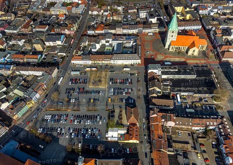 Aerial view, city centre, Evagelische Pauluskirche, building of the main office of the Sparkasse Hamm, Santa-Monica car park, Goethestraße / Südstraße / Martin-Luther-Straße, Hamm, Ruhr area, North Rhine-Westphalia, Germany, DE, Europe, birds-eyes, view, aerial view, aerial photography, aerial photography, overview, overview, bird's eye view, shopping, culture, bank, money, interest, capital, loan, money economy, stock exchange, investor, means of payment, finance, parking, cars, parking area