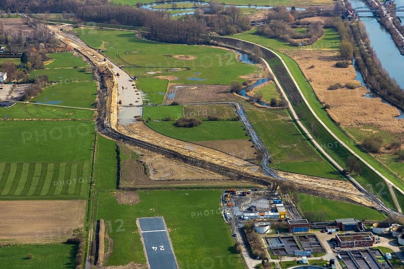 Aerial photo, Lippe meadows, reconstruction of Lippe meadows between Hamm-Lippewiesen airfield and Lippe, EDLH airfield, Hamm, Ruhr area, North Rhine-Westphalia, Germany, DE, Europe, birds-eyes, view, aerial photo, aerial photography, aerial photography, overview, overview, bird's eye view, airfield, flying, air sports, leisure, pilot, Lippe, river, nature, water protection, nature conservation