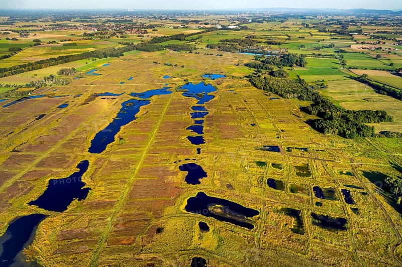 Aerial photo, Großes Torfmoor, Gehlenbeck, Hille, Lübbecke, Ostwestfalen-Lippe, OWL, North Rhine-Westphalia, Germany, DE, Europe, Hiller Moor, raised bog, aerial photo, aerial photography, aerial photography, moor, nature reserve Großes Torfmoor, Nettelstedter Moor, OWL book, OWL book, Ostwestfalen book, Torfmoor Lübbecke, overview, bird's eye view, birds-eyes view, overview