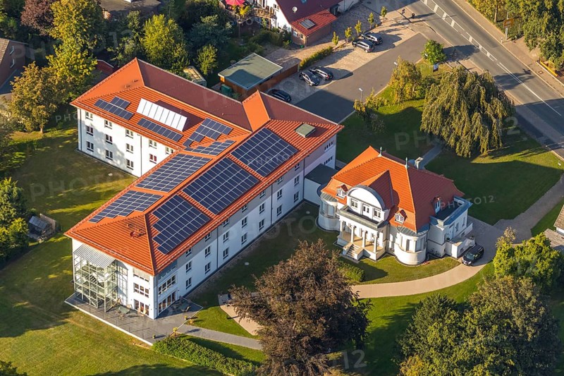 Aerial view, senior citizens' residence Hille, Hille, Ostwestfalen-Lippe, OWL, North Rhine-Westphalia, Germany, retirement home, nursing home, care and nursing, DE, Europe, aerial view, aerial photography, aerial photography, Mindener Straße, OWL-Buch, OWLBuch, Ostwestfalenbuch, care facility, photovoltaic, photovoltaic system, retirement home, retirement home, retirement home, senior citizens' centre, solar, solar system, solar energy, solar energy, overview, bird's eye view, bird's eye view, overview