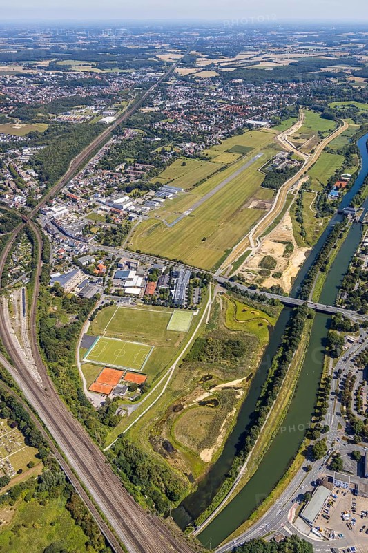 Aerial view, construction site Erlebensraum Lippeaue, Datteln-Hamm-Canal, Hammer Technologie- und Gründerzentrum Hamtec, sports fields of HTC Hockey- und Tennisclub, airfield EDLH, Hamm, shopping centre Alleecenter, Ruhr area, North Rhine-Westphalia, Germany, DE, Europe, birds-eyes, view, aerial view, aerial photography, aerial photography, overview, overview, bird's-eye view, Lippe, Hamm-Datteln-Kanal, shopping, food, clothing, consumption, consumer, technology centre, technology, company, development, waterway, shipping, transport, logistics, goods movement, ships, waters, goods, shopping, textiles, airfield, flying, air sports, leisure, pilot