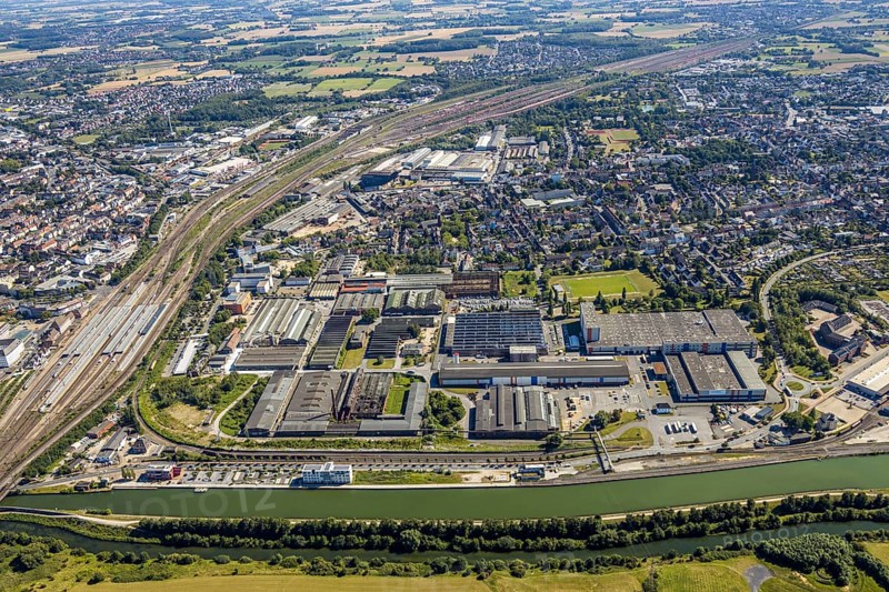 Aerial view, overview industrial area at the canal, former Thyssen site, Hafenstraße, Westlich Bahnhof, Hamm, Ruhr area, North Rhine-Westphalia, Germany, DE, Europe, birds-eyes, view, aerial view, aerial photography, aerial photography, overview, bird's eye view, Datteln-Hamm Canal, water, waterways, shipping, transport, logistics, goods, trade, infrastructure, industrial area, industry, manufacturing, production, train traffic, railway traffic, traffic connection, travel, holiday, waterway, goods movement, ships, waters