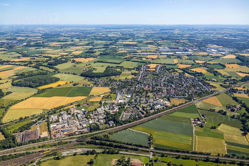 Aerial view, overview Hamm Weetfeld Selmiger Heide, railway line, Hamm, Ruhr area, North Rhine-Westphalia, Germany, DE, Europe, birds-eyes, view, aerial photograph, aerial photography, aerial photography, overview, bird's eye view, Selmiger, Heide, Weetfeld, railway line, railway network, infrastructure, transport, train traffic, freight traffic, railway network