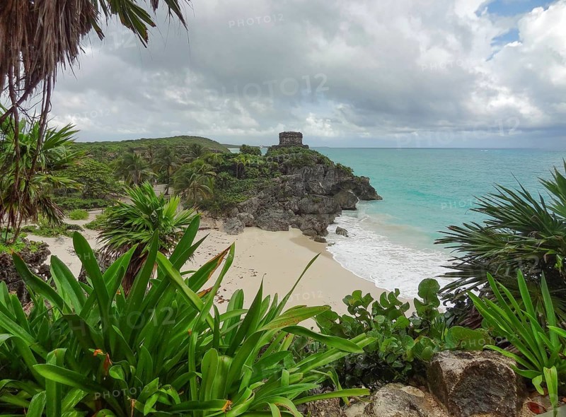 Caribbean scenery around El Castillo at Tulum in Mexico
