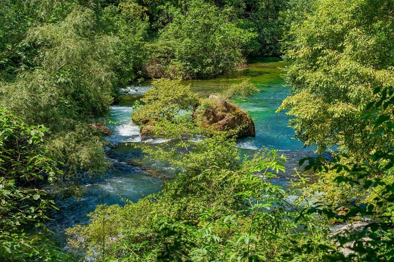 Scenery around the Fontaine-de-Vaucluse, a commune near a same named spring in the southeastern French department of Vaucluse