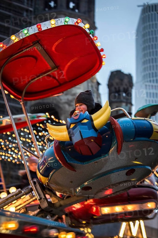 DEU Germany Germany Berlin Scene at the Christmas market at the Gedächniskirche in Berlin-Charlottenburg. Carousel ride