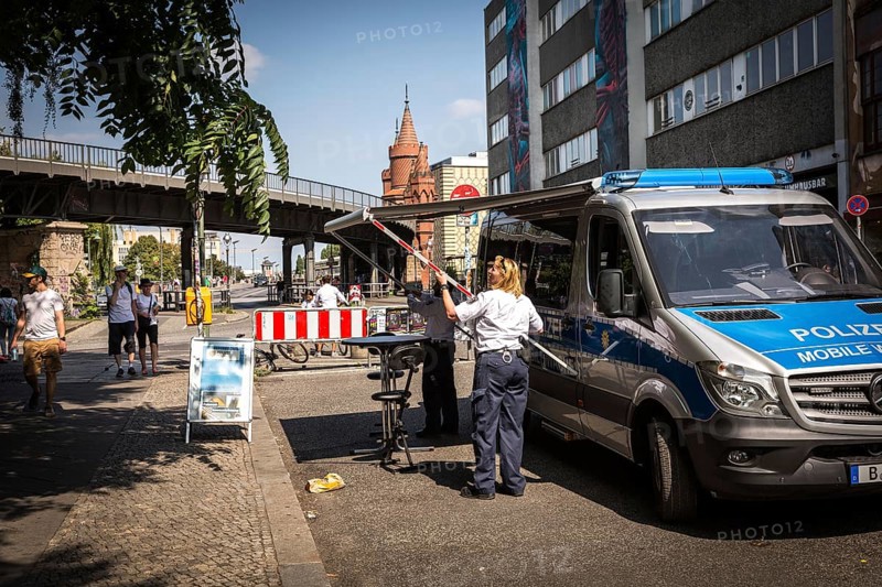 DEU Germany Germany Berlin Police officers set up a mobile stand near the Oberbaum Bridge in Falckensteiner Straße. The mobile station is installed at conflict centres