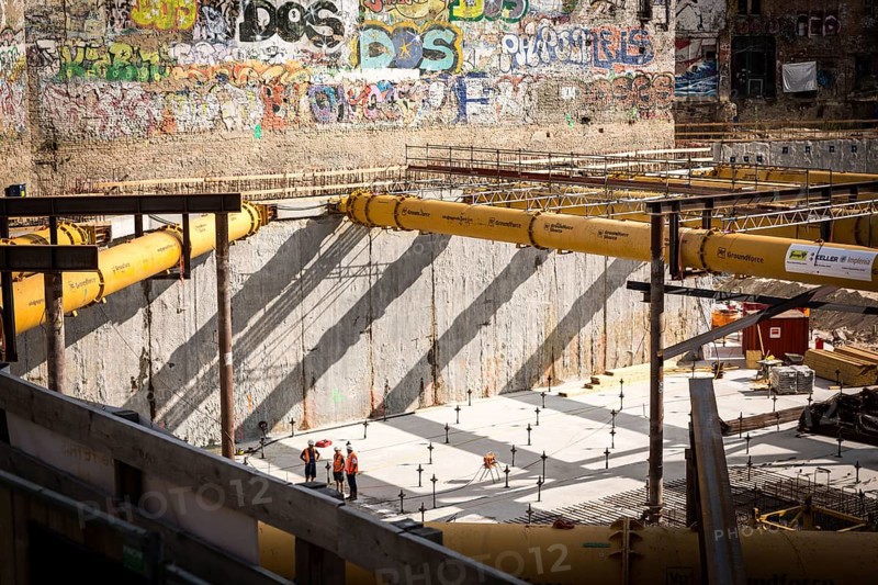 DEU Germany Germany Berlin Workers on the construction site of the Tacheles in Mitte