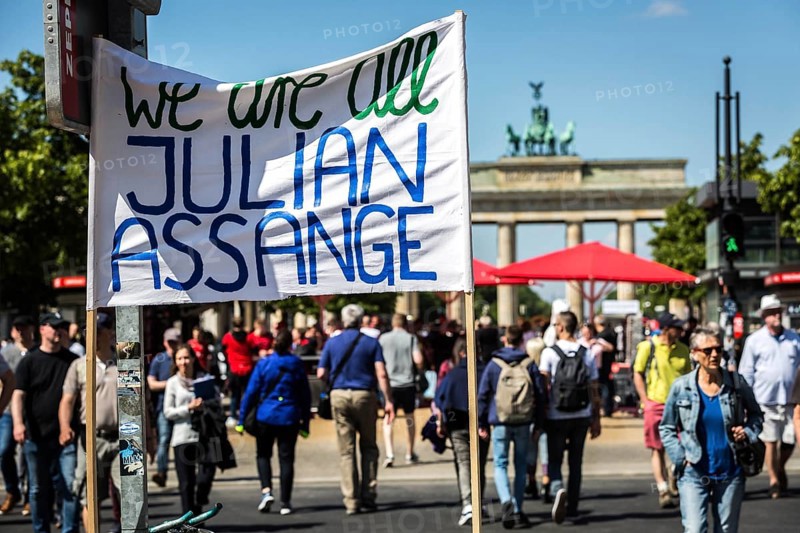 DEU Germany Germany Berlin Support action of the Socialist Equality Party SGP for the release of Julian Assange and Chealsea Manning under the lime trees