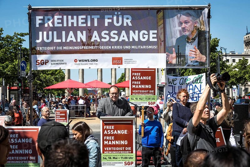 DEU Germany Germany Berlin Support action of the Socialist Equality Party SGP for the release of Julian Assange and Chealsea Manning under the lime trees
