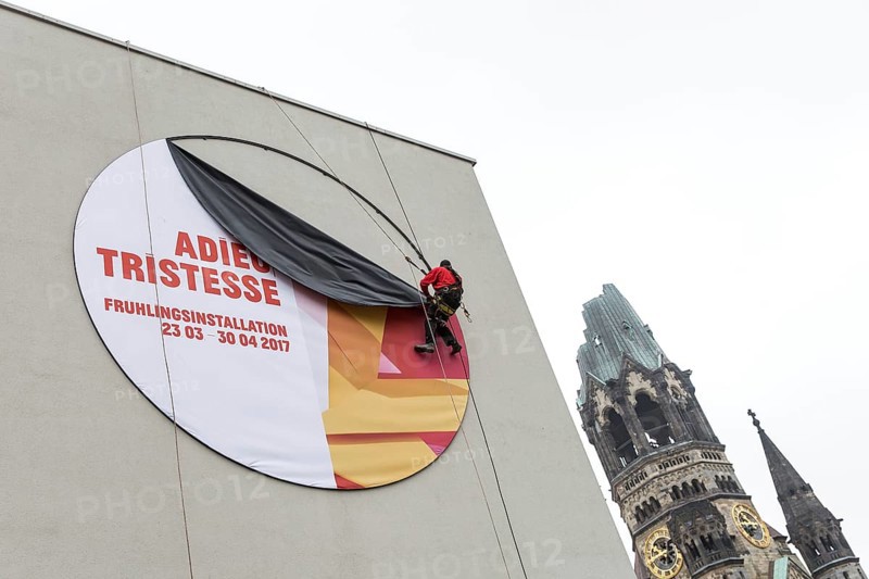 DEU Germany Germany Berlin A worker removes the outdoor advertising for a spring installation in the Bikini-Haus