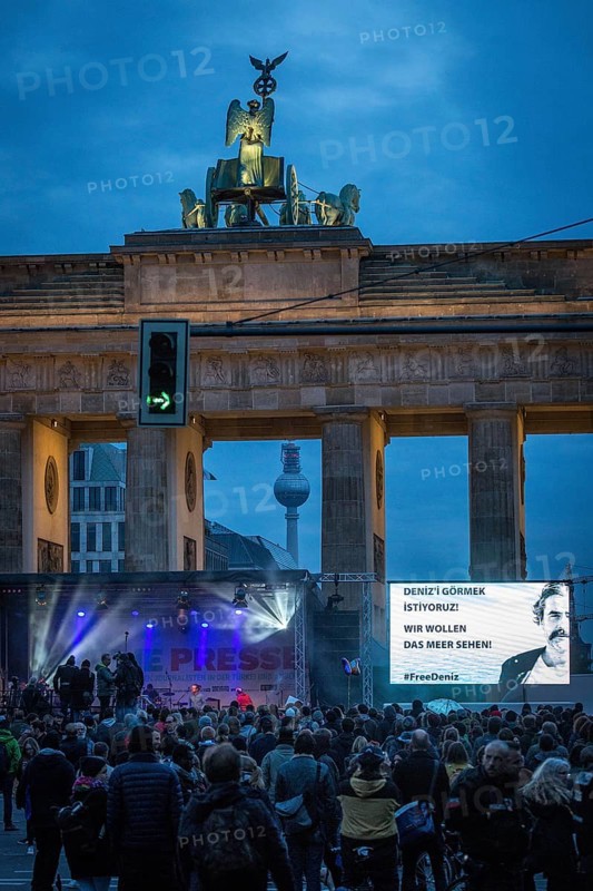 DEU Germany Germany Berlin The solidarity event for imprisoned Turkish journalists organised by Amnesty International and Reporters Without Borders on Press Freedom Day in front of the Brandenburg Tor. Special attention was paid to former Taz journalist and current Welt correspondent Deniz Yuecel, who is currently in solitary confinement in Turkey. The title of the evening was 'To the press'