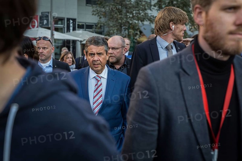 DEU Germany Germany Berlin Final rally of SPD chancellor candidate Martin Schulz at Berlin's Gendarmenmarkt. Foreign Minister Sigmar Gabriel on his way to the event
